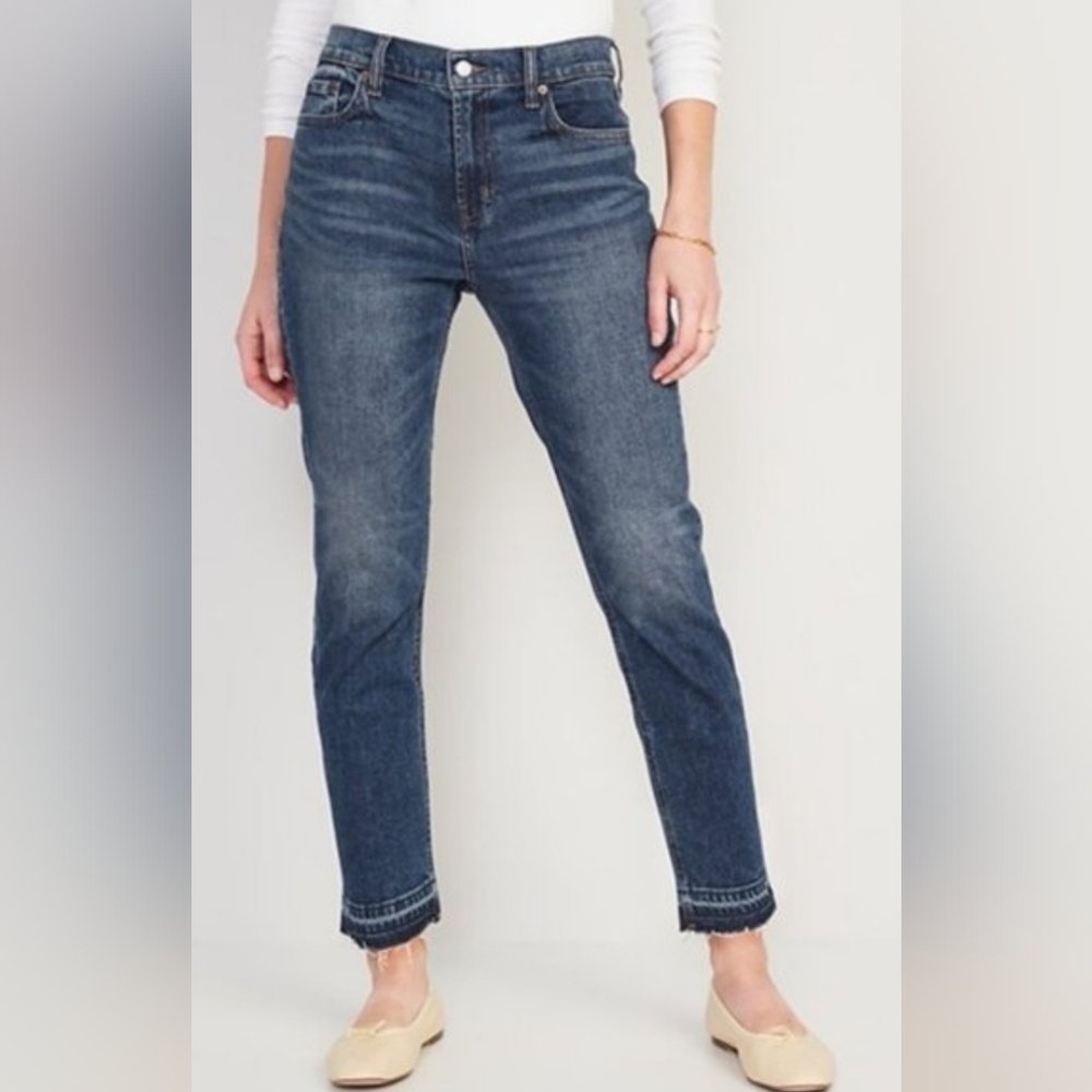 Old Navy Women's Straight Jeans in Medium Blue Wash
